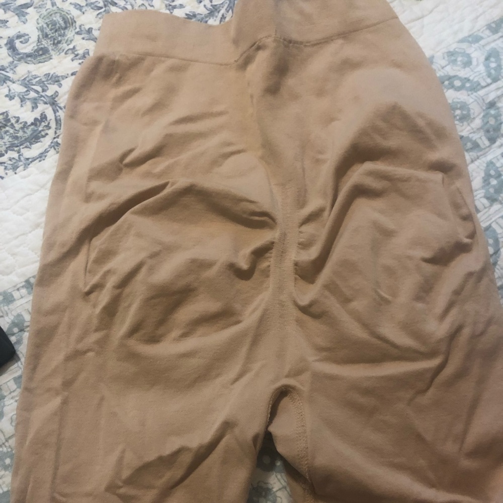 Spanks - Picture 5 of 5